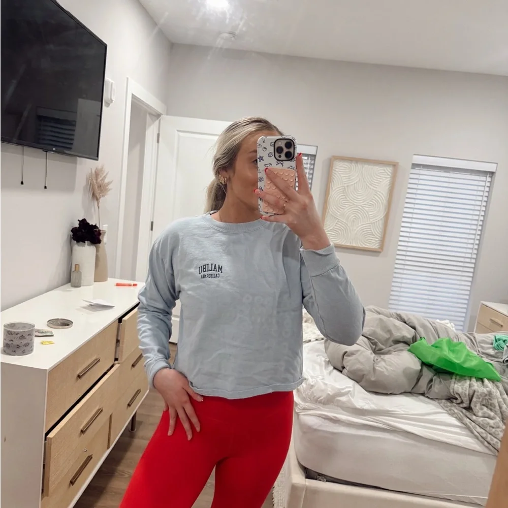 Brandy Melville malibu long sleeve - Picture 1 of 9